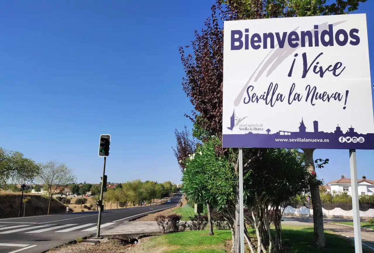 Vista exterior de Casa o xalet de lloguer en Sevilla la Nueva amb Aire condicionat, Calefacció i Terrassa
