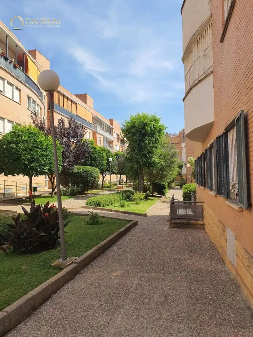Außenansicht von Wohnung zum Verkauf in Mairena del Aljarafe mit Klimaanlage, Heizung und Abstellraum