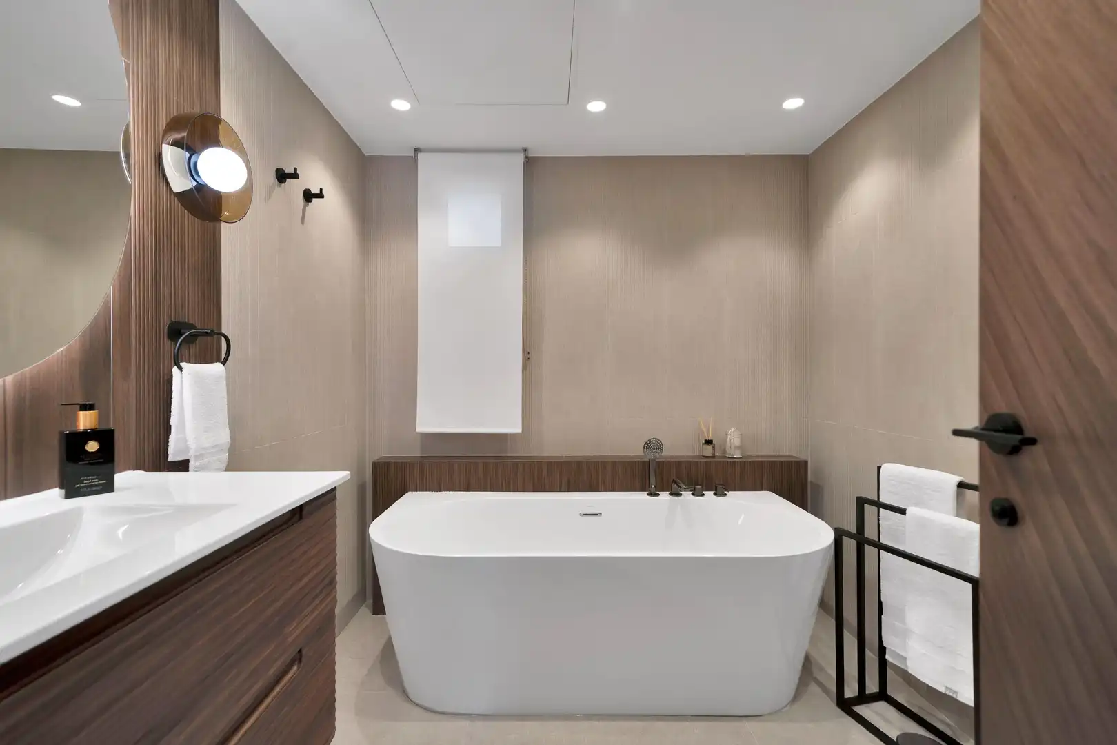 Baño de Apartamento en venta en Marbella con Jardín privado, Alarma y Piscina comunitaria