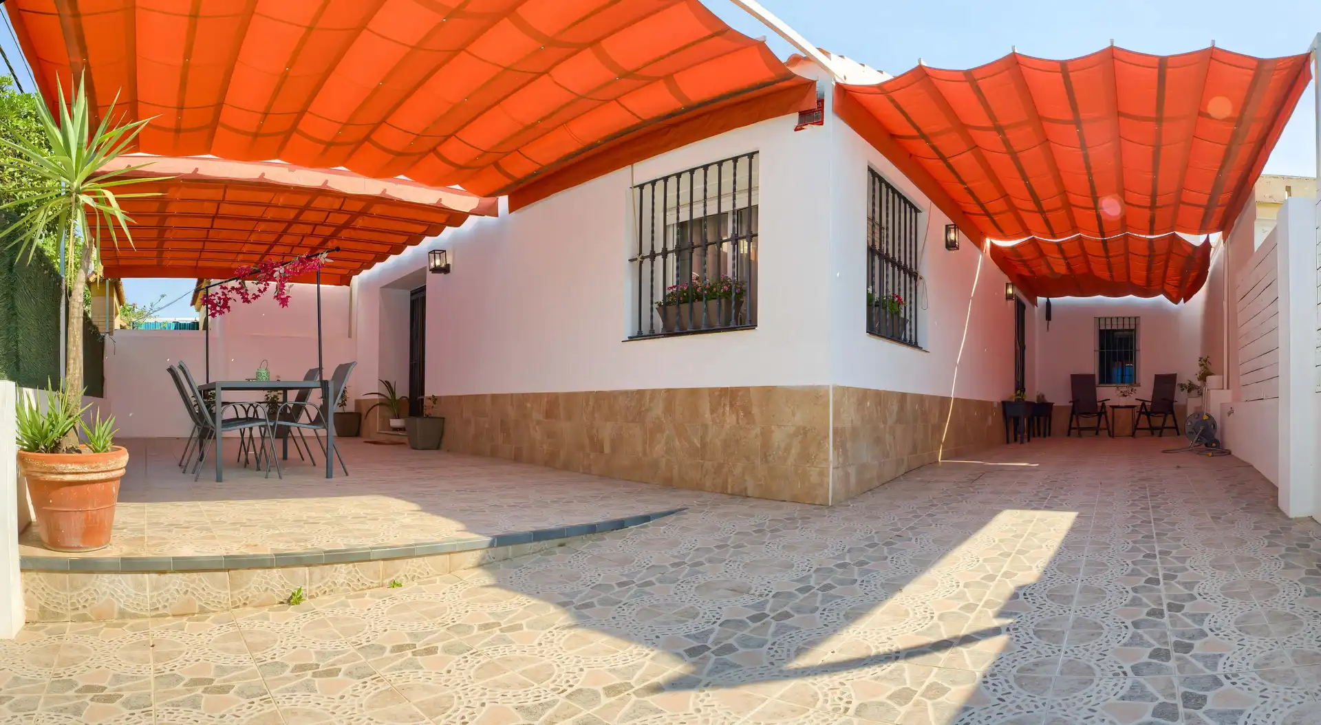 Exterior view of Detached homes for sale in Dos Hermanas  with Private garden and Community pool