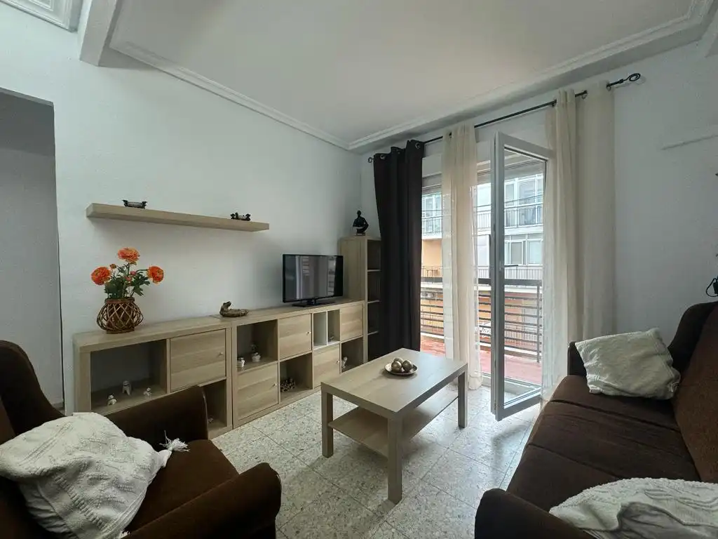 Wohnung mit Aufzug zur Miete in Calle Linares 2