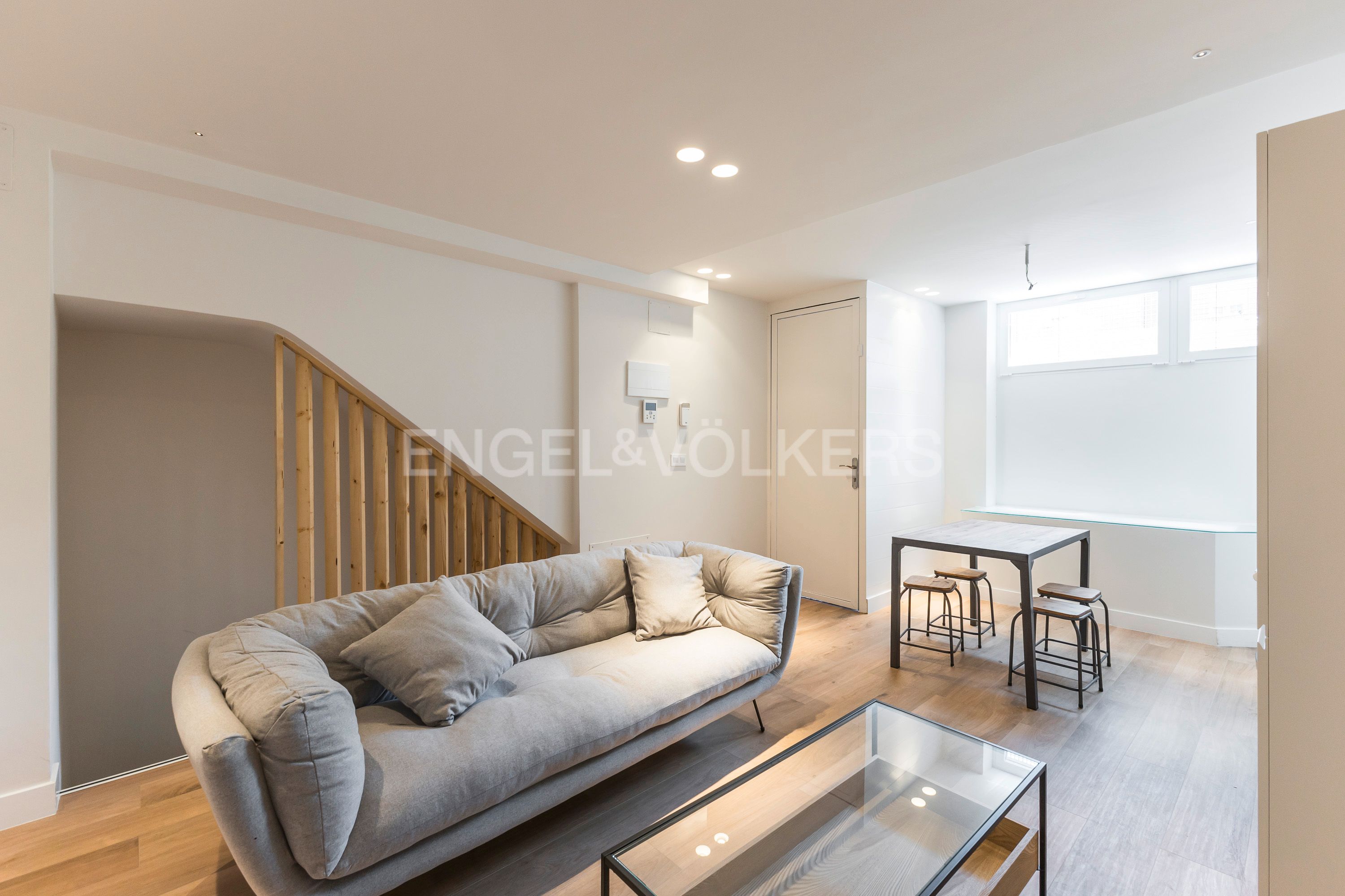Sala d'estar de Apartament en venda en  Madrid Capital amb Calefacció i Moblat
