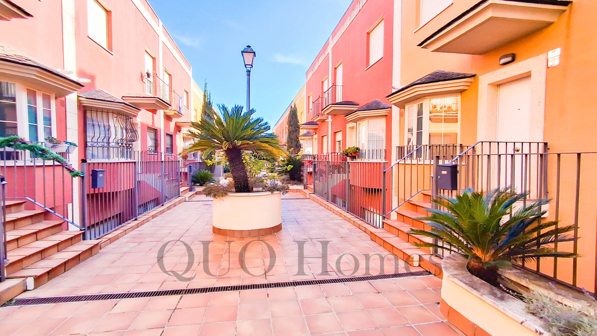 Vista exterior de Casa adosada en venda en Jerez de la Frontera amb Aire condicionat, Calefacció i Jardí privat