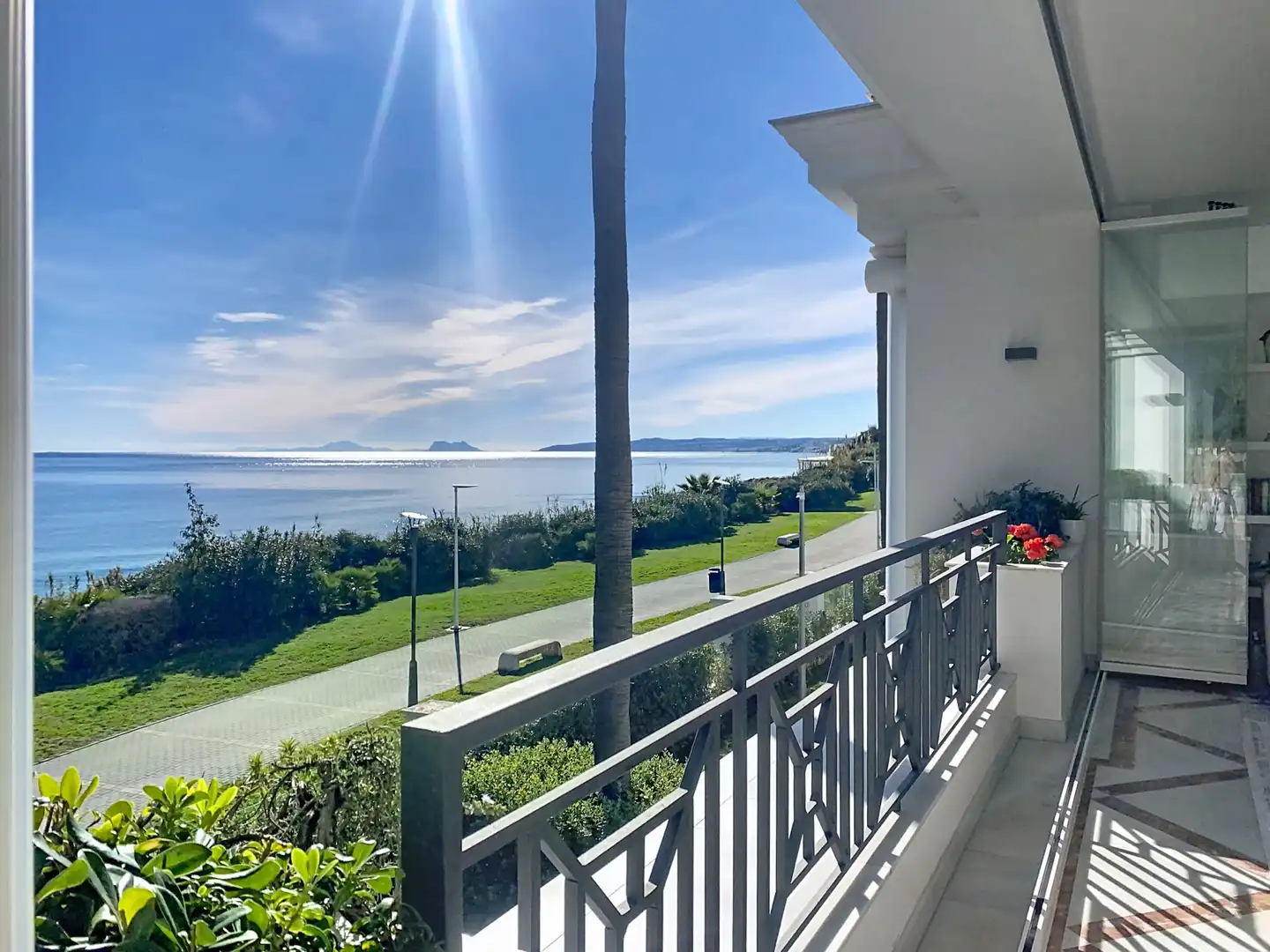 Vista exterior de Apartament en venda en Estepona amb Aire condicionat, Terrassa i Piscina