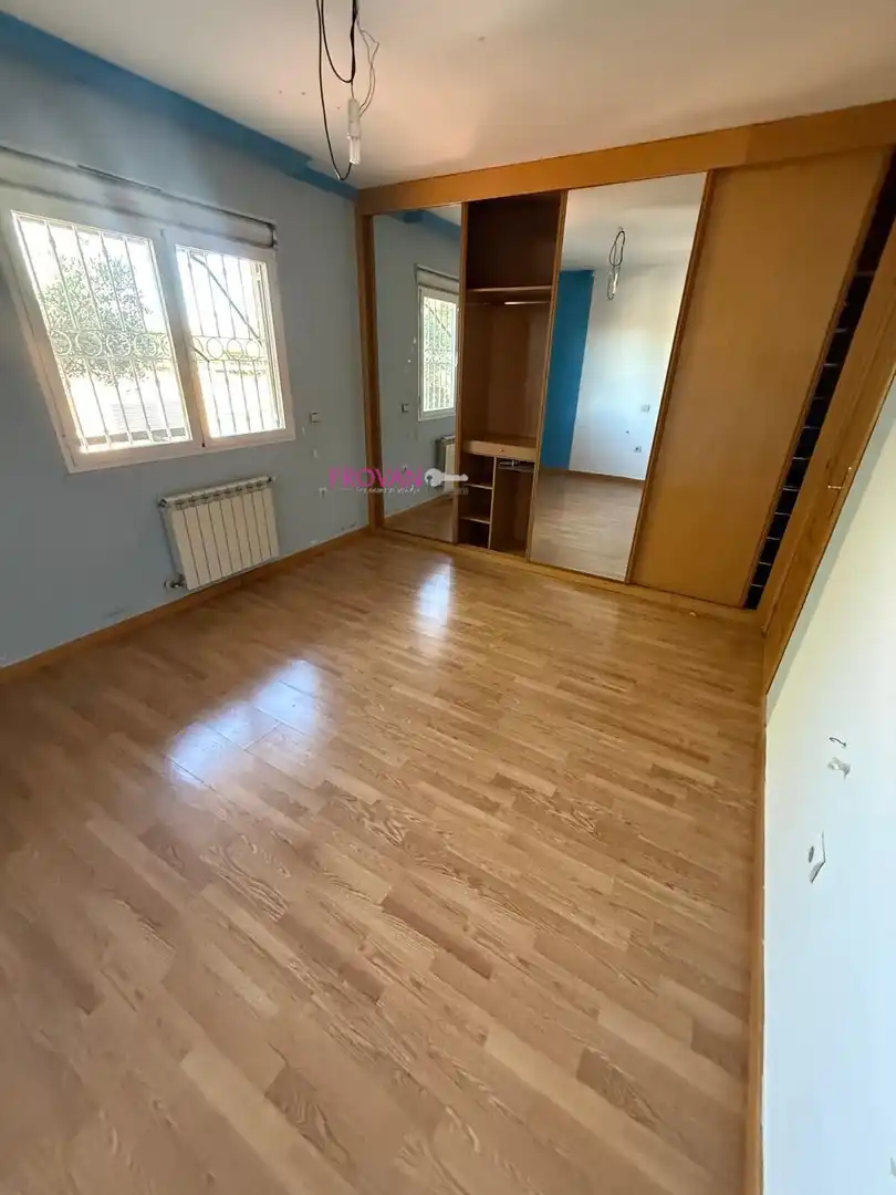 Habitación de Casa o chalet en venta en Torres de la Alameda con Aire acondicionado, Calefacción y Terraza