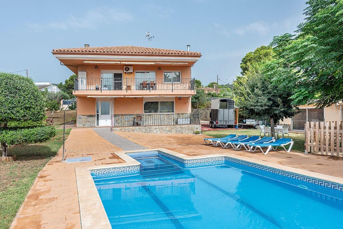Piscina de Casa o xalet en venda en Alcover amb Aire condicionat, Jardí privat i Traster