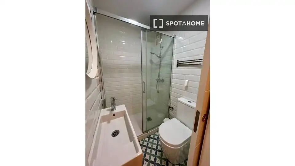 Baño de Piso de alquiler en Barcelona con Aire acondicionado, Calefacción y Amueblado