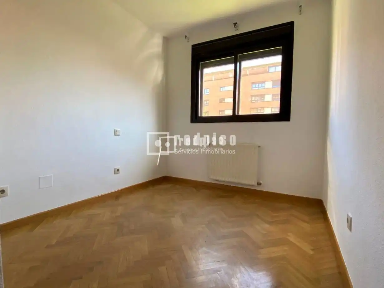 Habitación de Piso de alquiler en Madrid con Aire acondicionado, Calefacción y Jardín privado