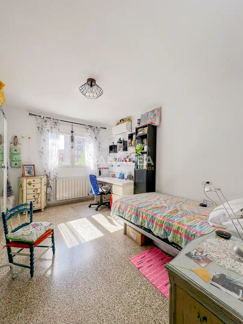 Bedroom of Flat for sale in Granada  with Terrace, Furnished and Oven