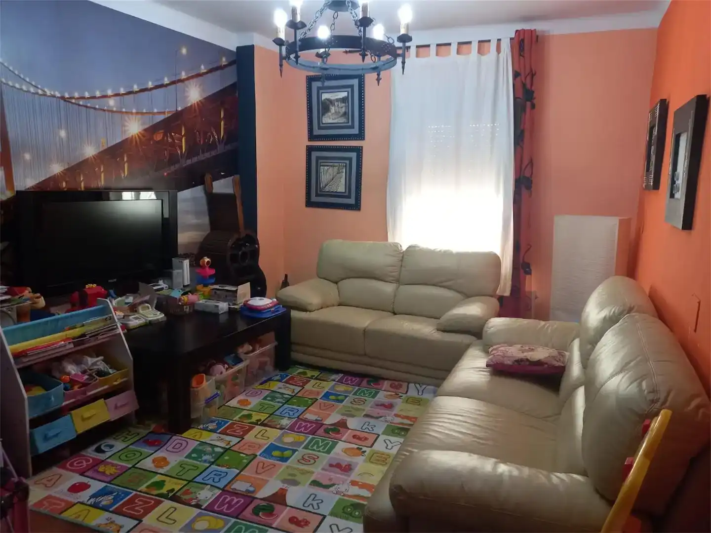 Sala d'estar de Casa adosada en venda en Valverde de Júcar amb Balcó