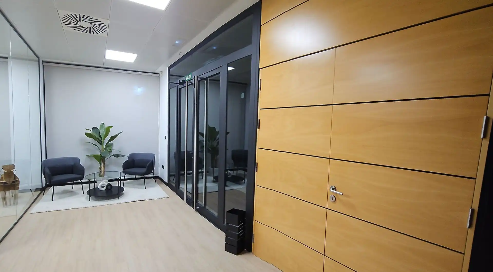Büro zur Miete in Utebo mit Klimaanlage, Heizung und Möbliert