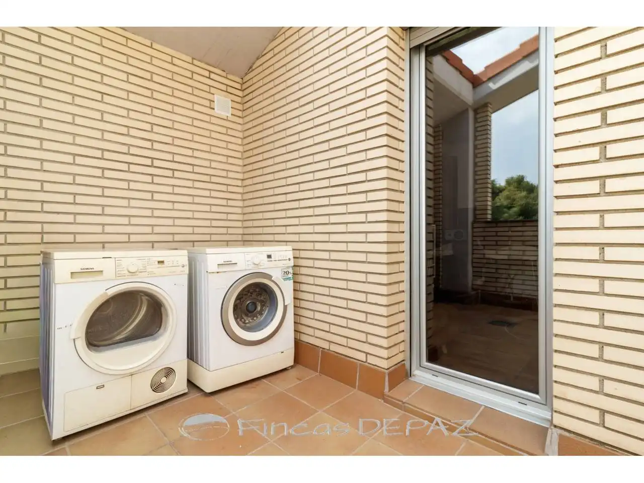 Vista exterior de Dúplex en venda en Castelldefels amb Aire condicionat, Calefacció i Parquet