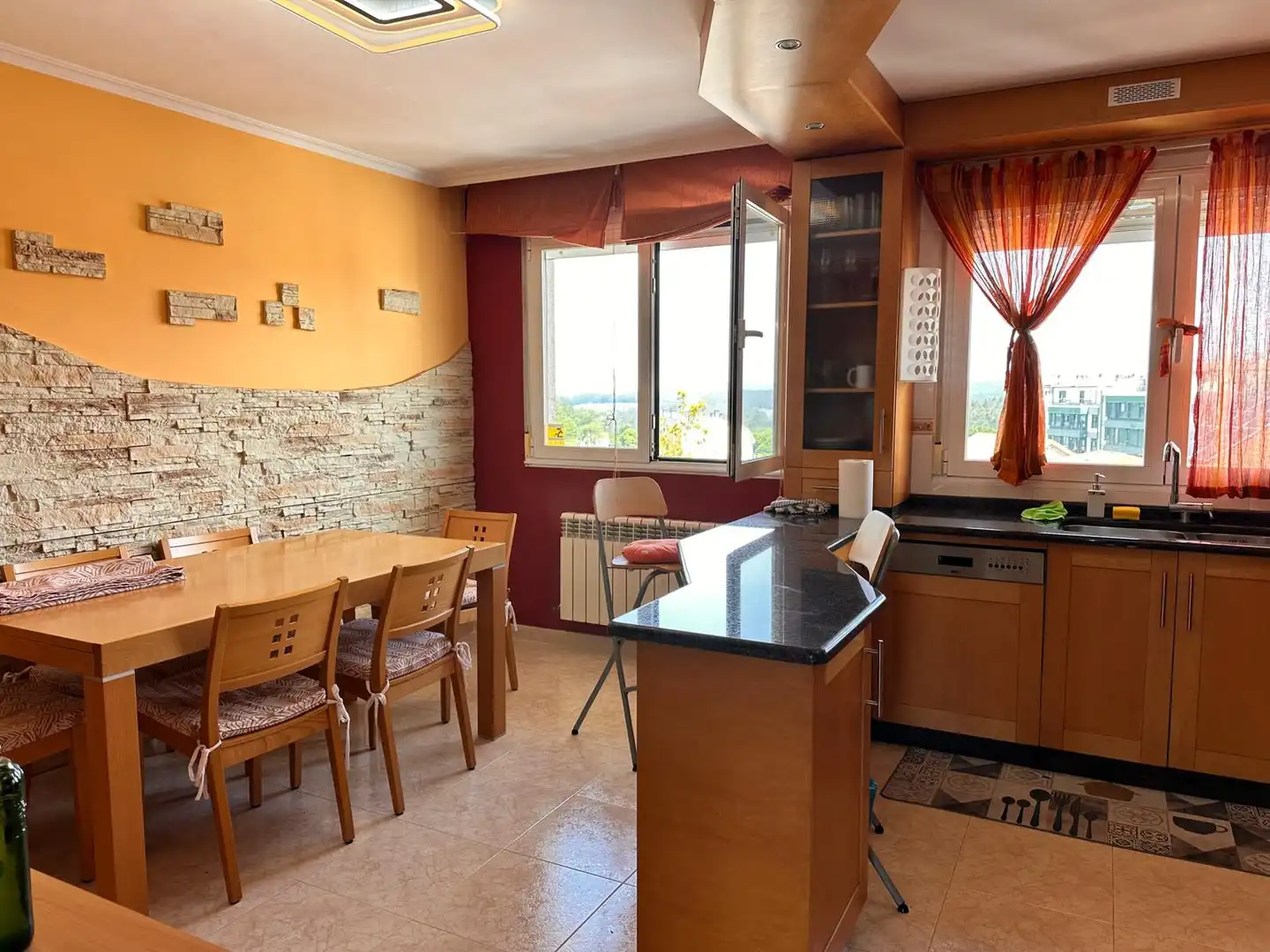 Cocina de Dúplex en venta en Boqueixón con Calefacción y Trastero
