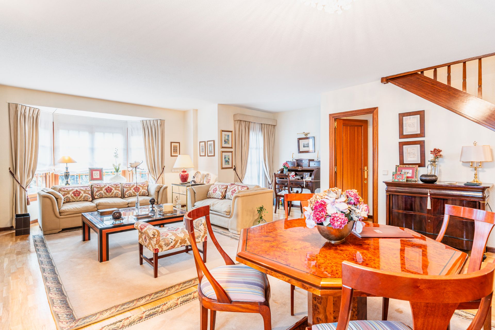 Sala de estar de Casa adosada en venta en Majadahonda con Aire acondicionado, Calefacción y Jardín privado