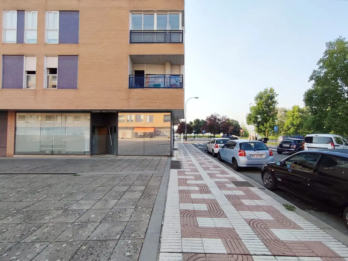 Vista exterior de Local en venta en  Pamplona / Iruña