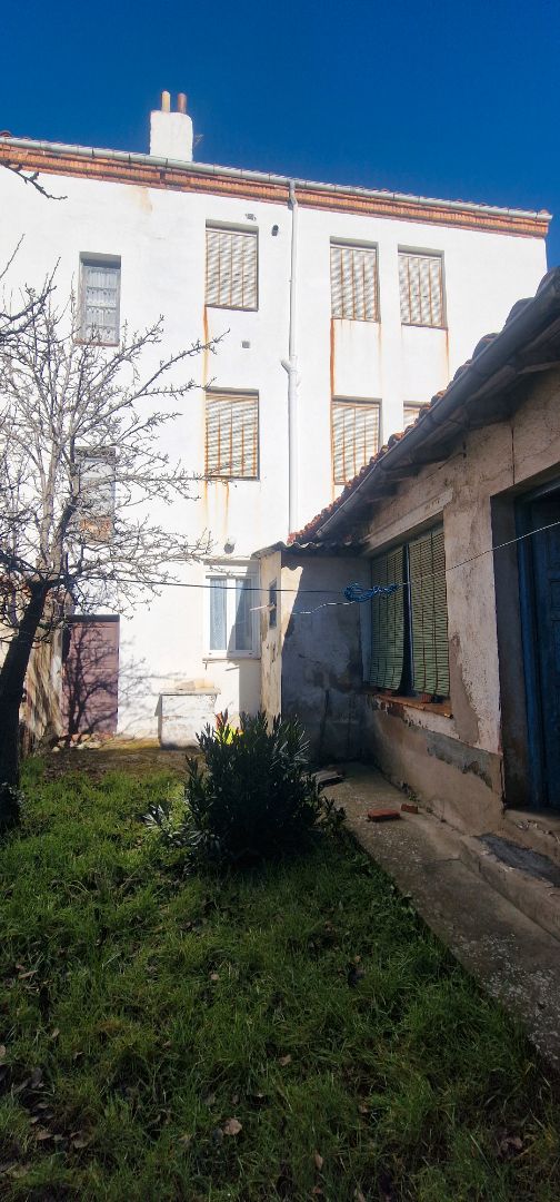 Vista exterior de Casa o xalet en venda en San Andrés del Rabanedo amb Jardí privat i Moblat