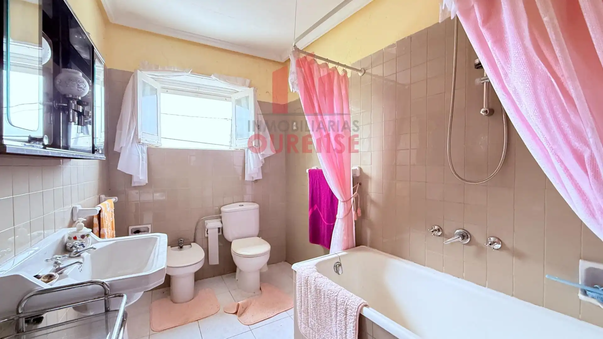 Bathroom of Houses for sale in Nogueira de Ramuín  with Heating, Terrace and Storage room