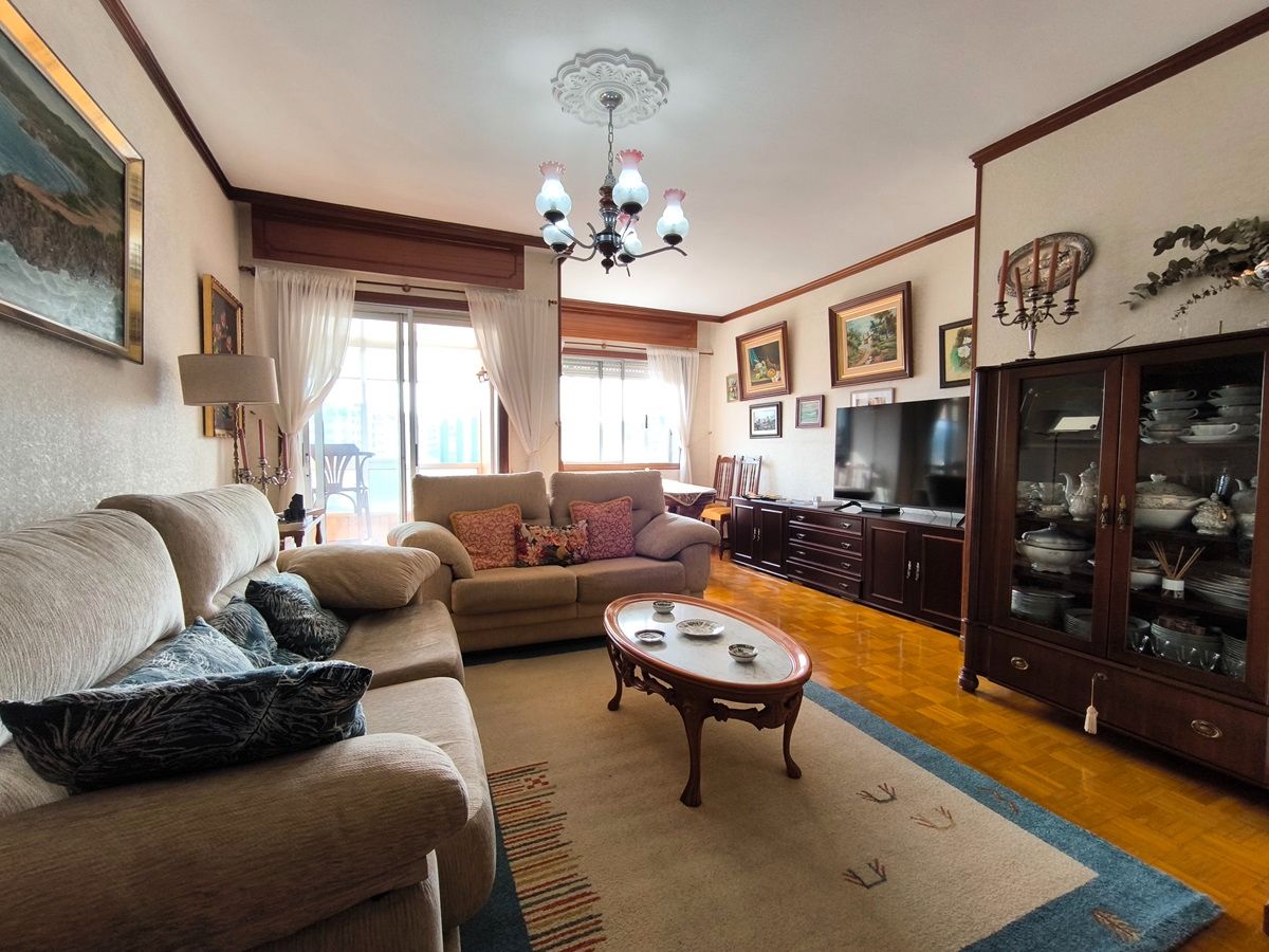 Sala de estar de Piso en venta en Vilagarcía de Arousa con Parquet, Trastero y Balcón