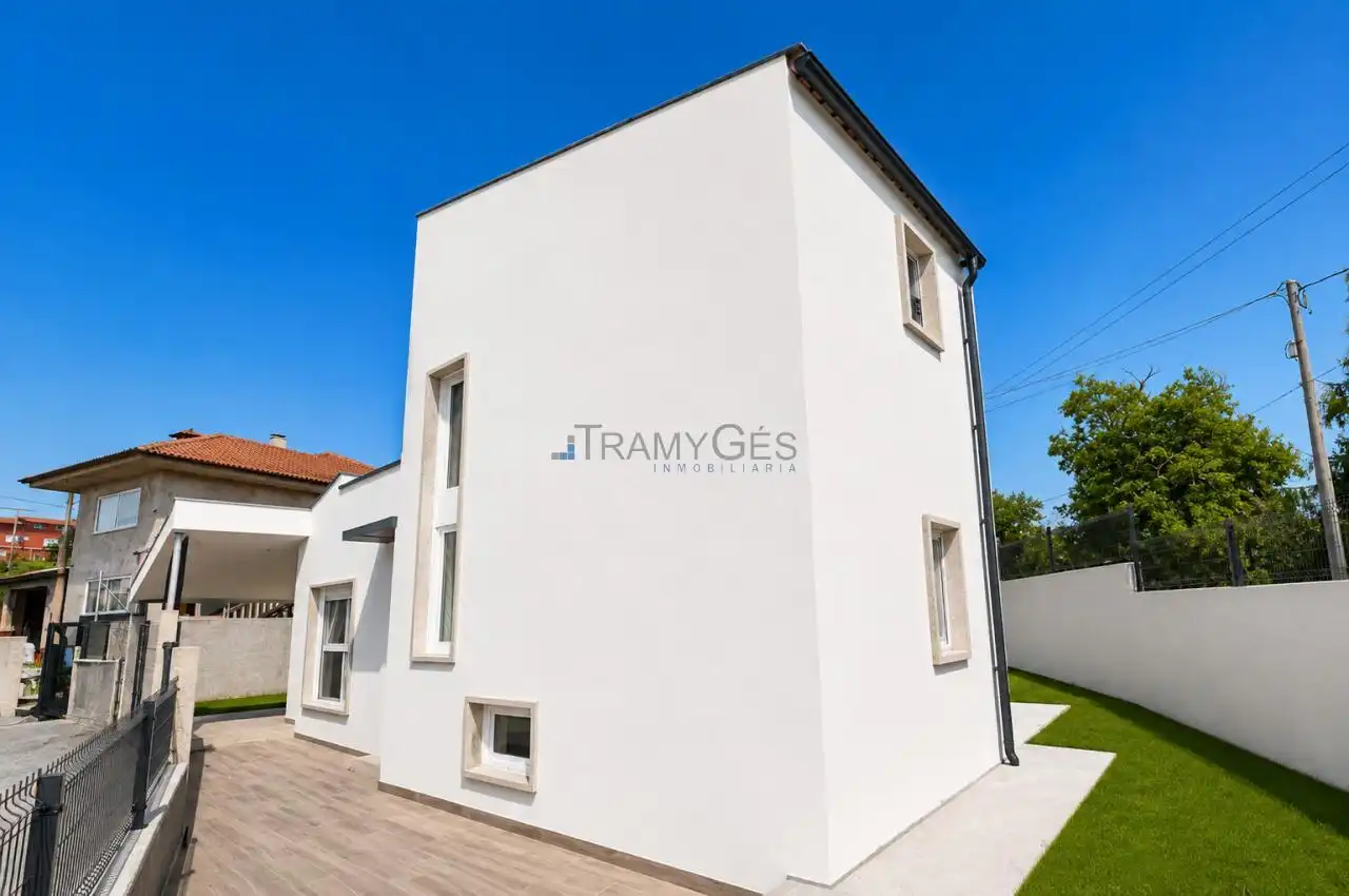 Vista exterior de Casa o chalet en venta en A Guarda   con Calefacción, Jardín privado y Terraza