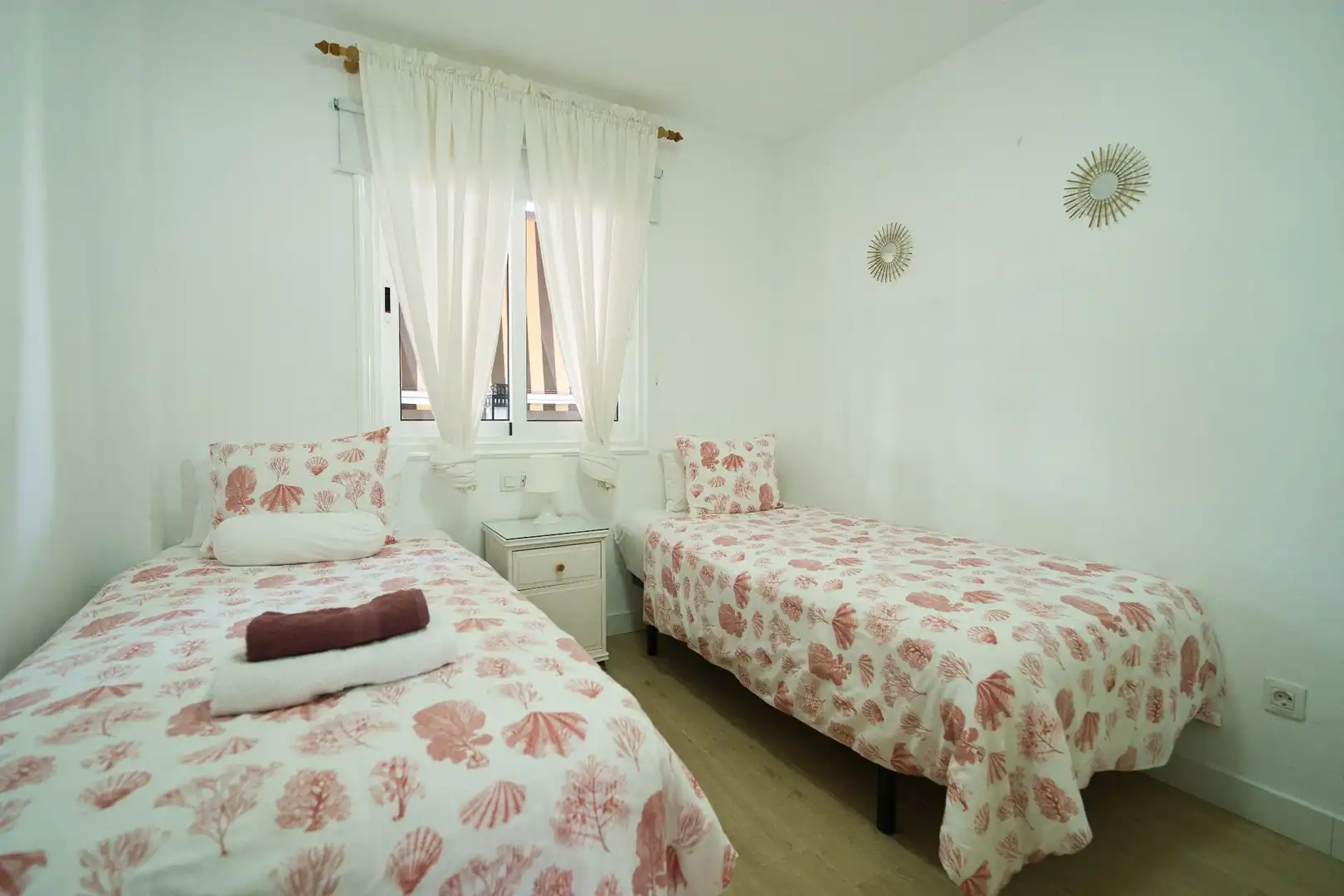 Habitación de Piso en venta en Arona con Terraza, Amueblado y Piscina comunitaria