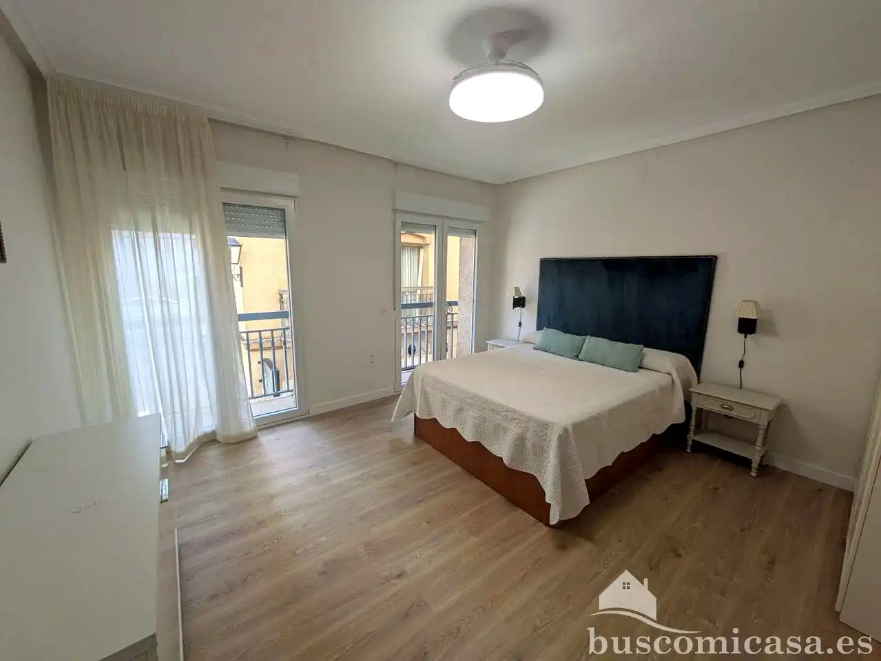 Flat for rent in Calle Canalejas, Centro ciudad