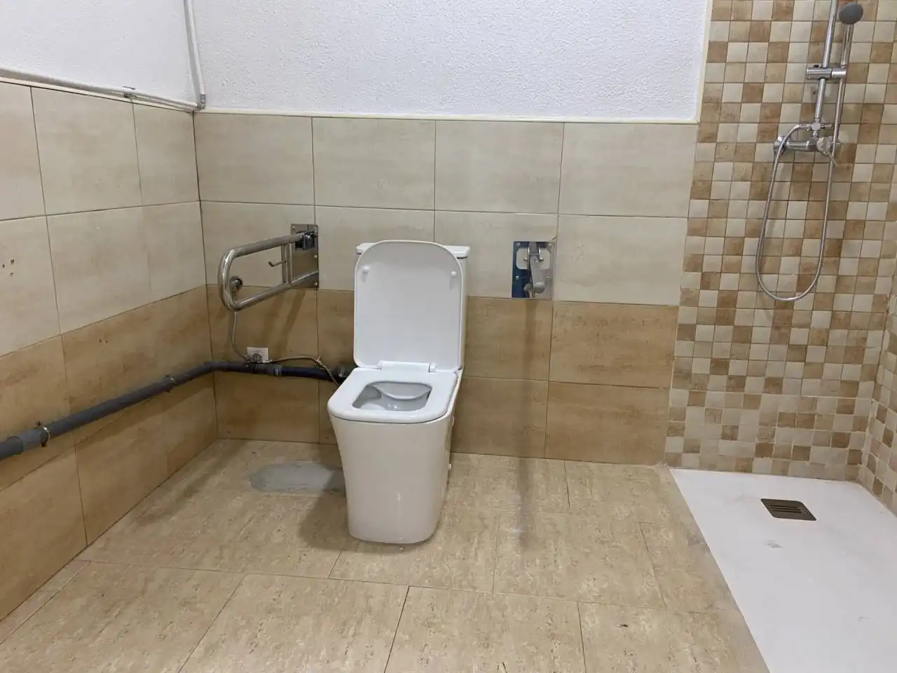 Baño de Local de alquiler en Torrent con Aire acondicionado