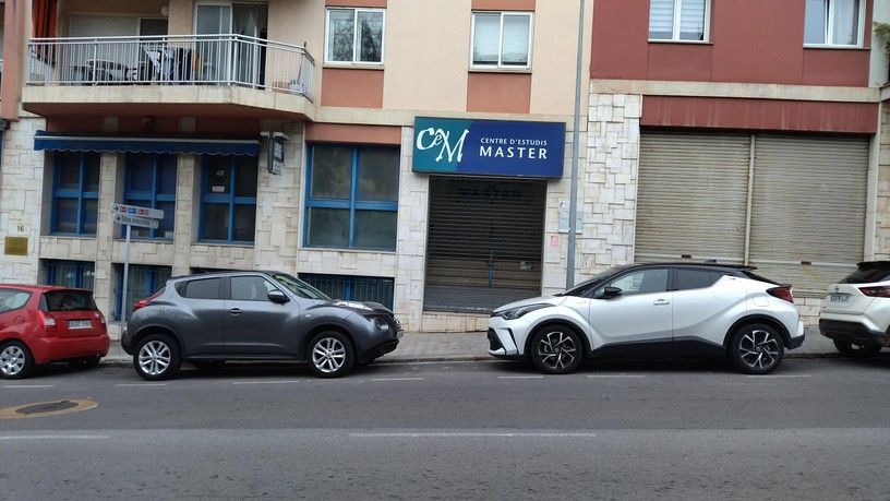 Aparcament de Local en venda en Figueres