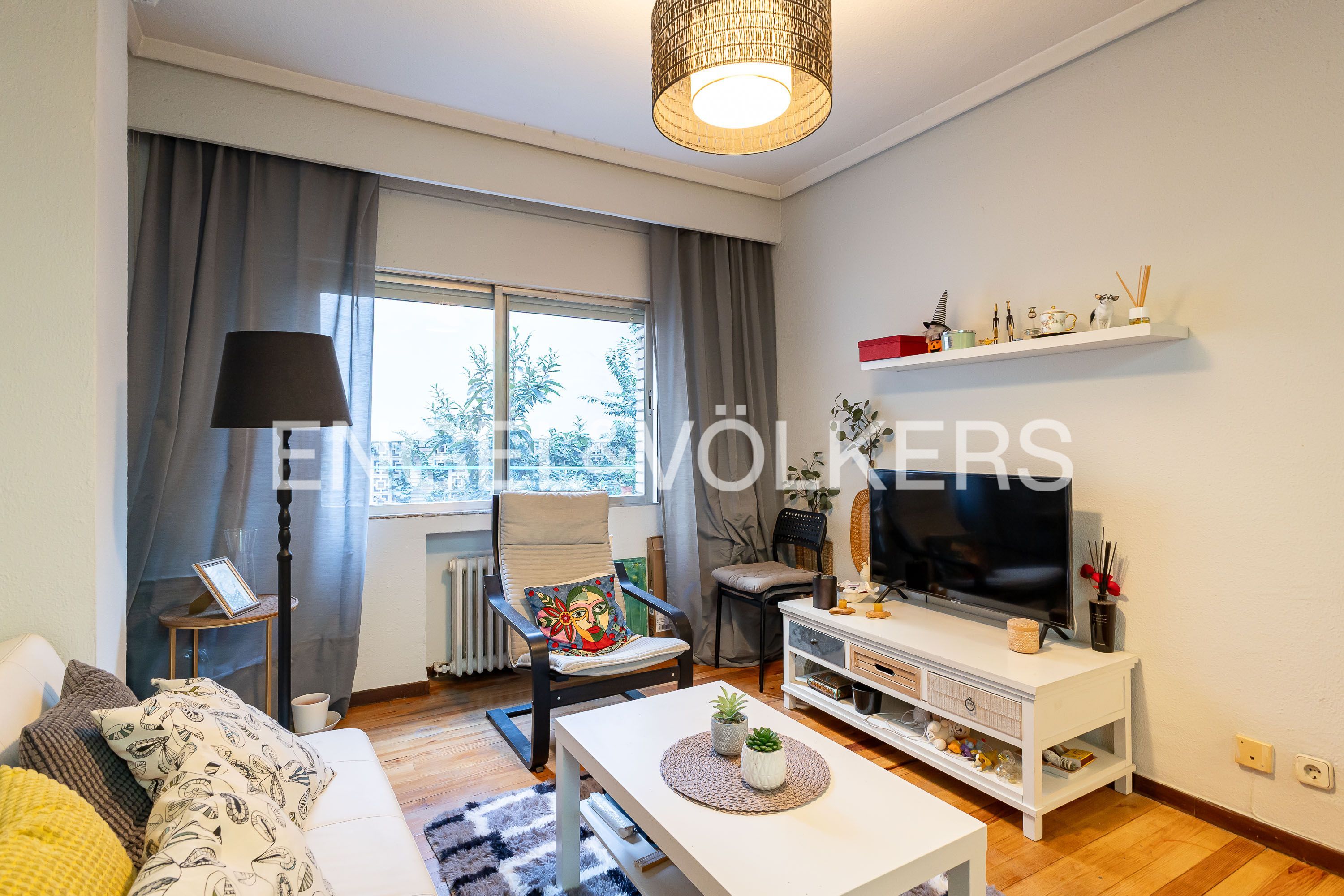 Living room of Apartment for sale in  Madrid Capital  with Air Conditioner, Heating and Parquet flooring