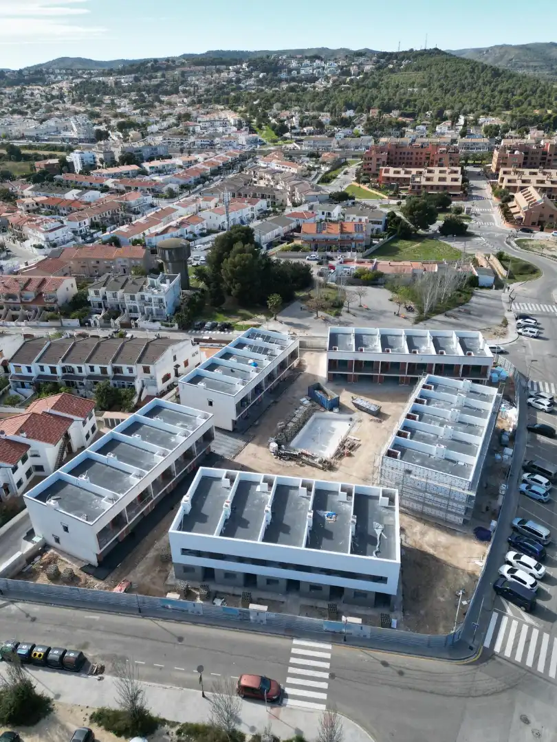 Außenansicht von Einfamilien-Reihenhaus zum Verkauf in El Vendrell mit Klimaanlage, Heizung und Privatgarten