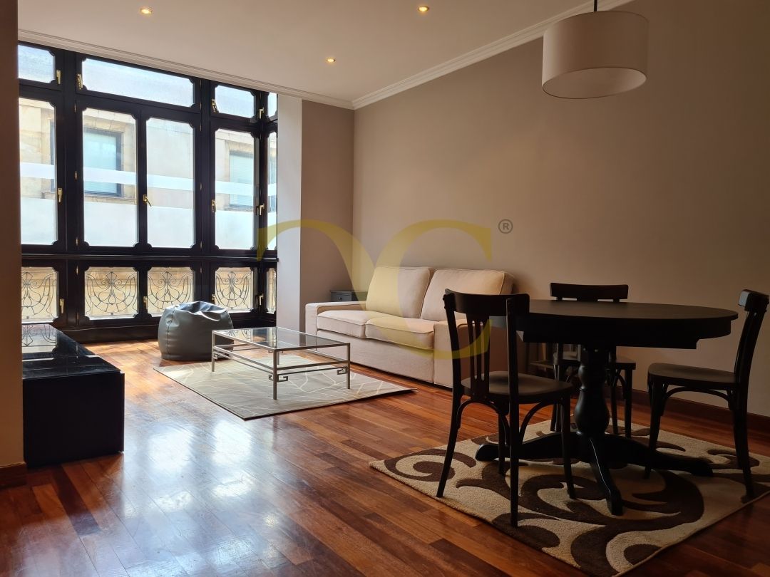 Sala d'estar de Apartament de lloguer en Gijón  amb Calefacció, Forn i Rentadora