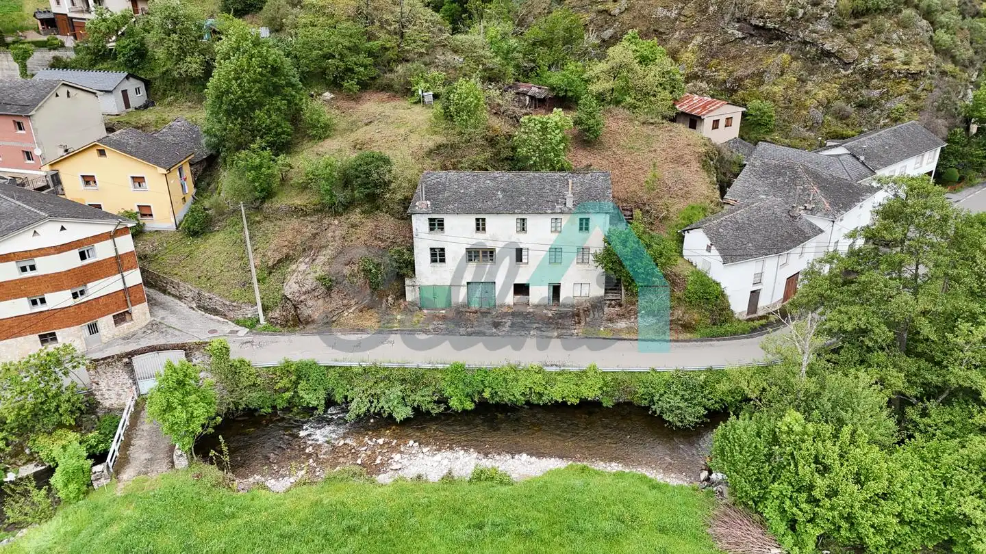Vista exterior de Casa o chalet en venta en Cangas del Narcea con Jardín privado