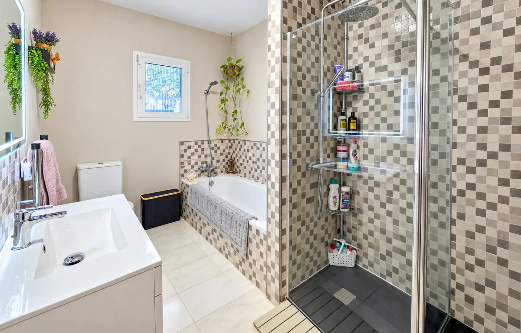 Bathroom of Houses for sale in La Duquesa