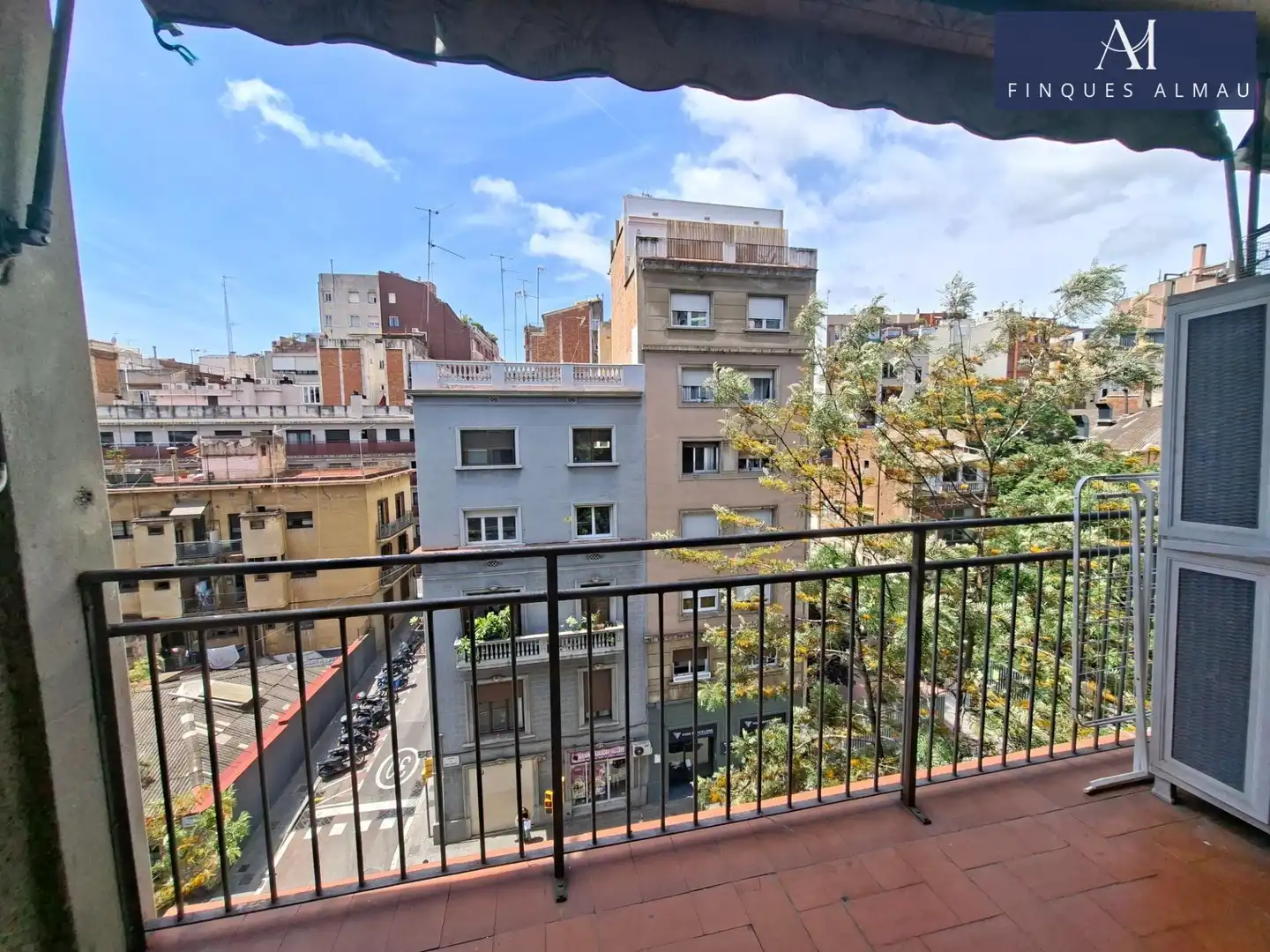 Vista exterior de Piso en venta en Barcelona con Aire acondicionado, Calefacción y Balcón