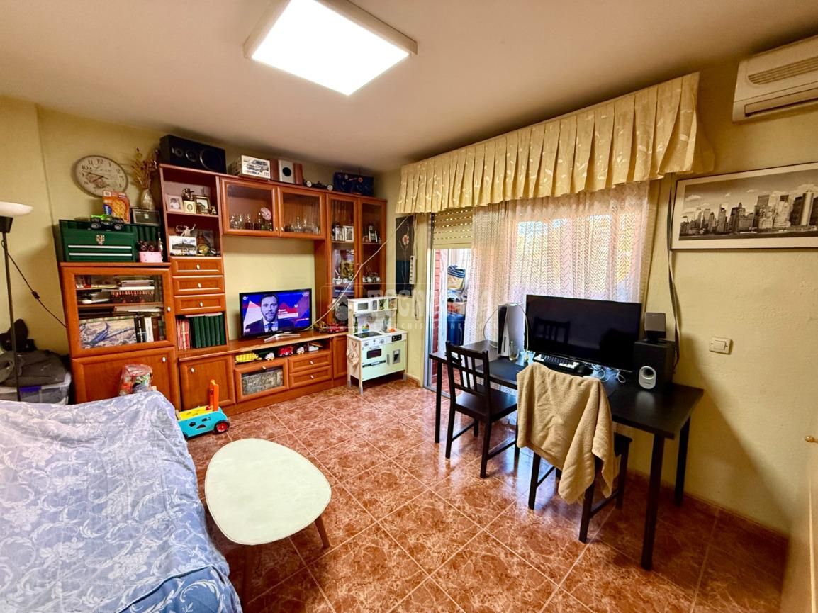 Sala de estar de Piso en venta en  Madrid Capital