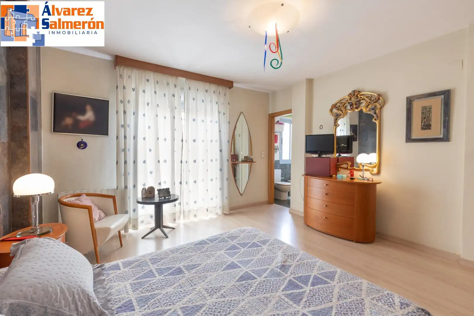 Habitación de Casa adosada en venta en Granada con Aire acondicionado, Calefacción y Balcón