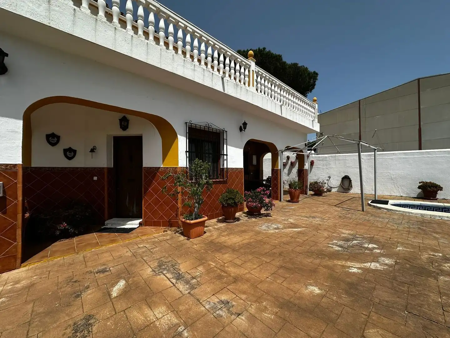 Exterior view of Houses for sale in Algeciras  with Terrace and Community pool