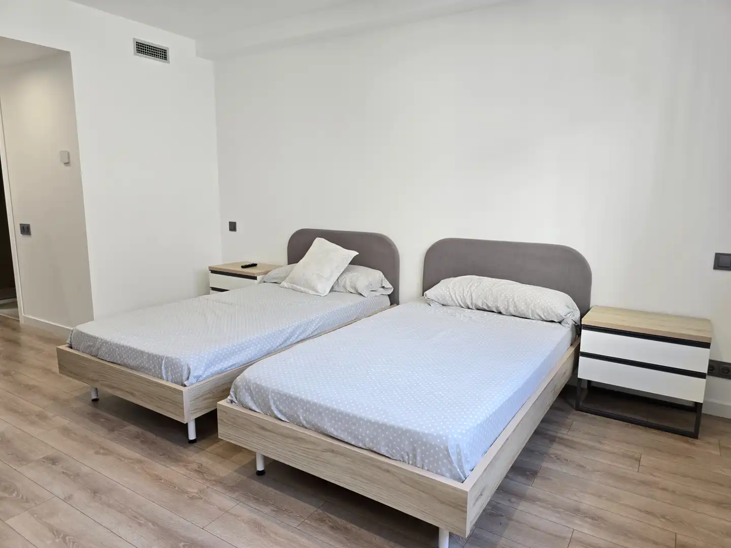 Schlafzimmer von Einfamilien-Reihenhaus zum Verkauf in Sabadell mit Terrasse und Schwimmbad