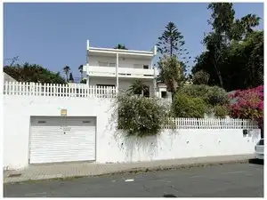 Vista exterior de Casa o xalet en venda en Las Palmas de Gran Canaria amb Jardí privat, Terrassa i Traster