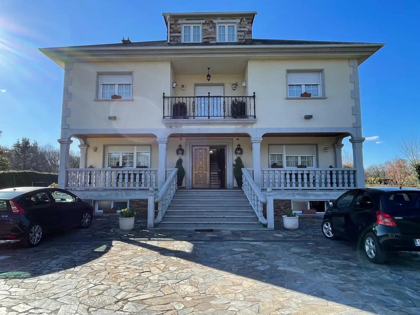 Vista exterior de Casa o xalet en venda en Castro de Rei amb Calefacció, Jardí privat i Parquet