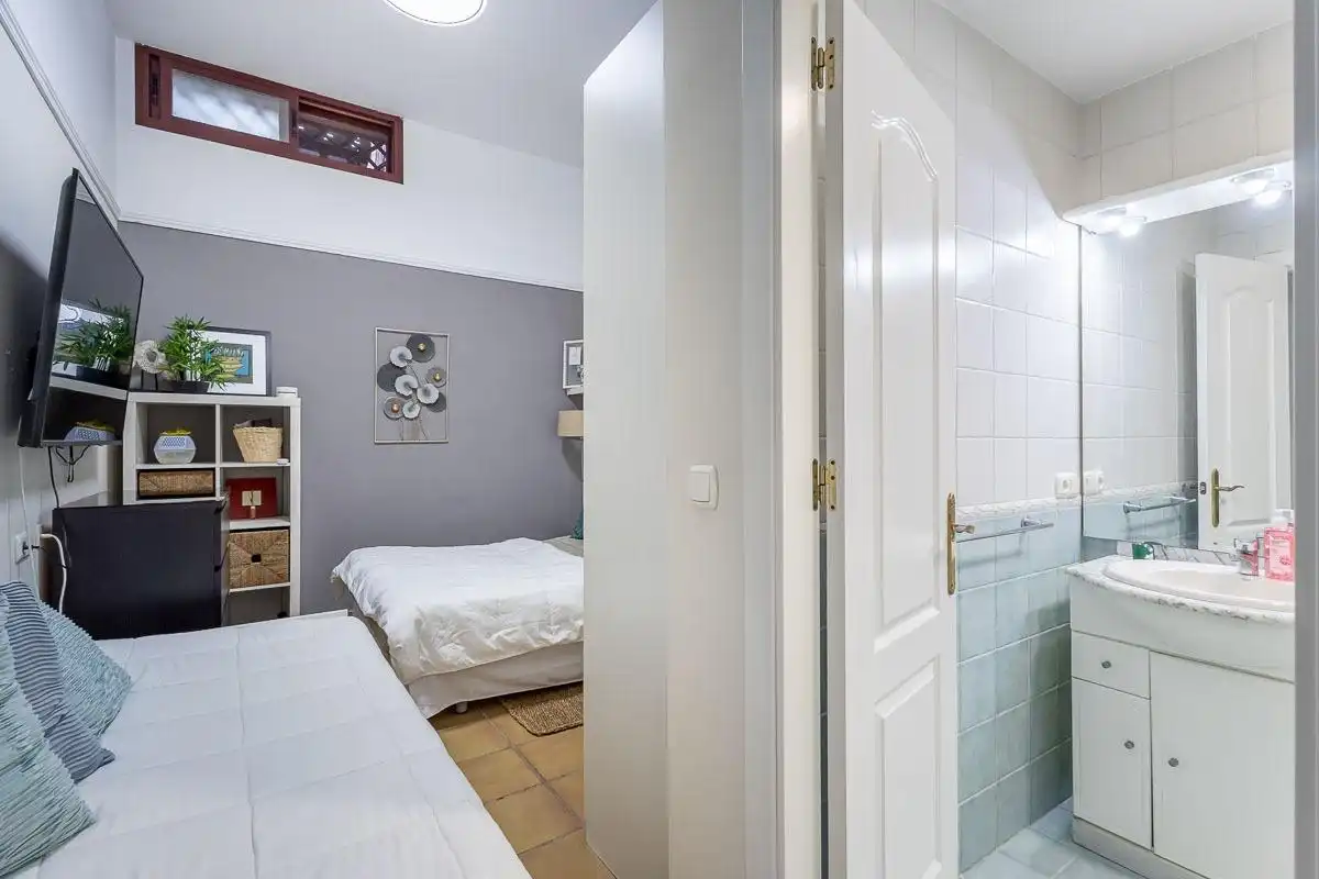 Habitación de Casa adosada en venta en Motril con Terraza, Balcón y Piscina comunitaria
