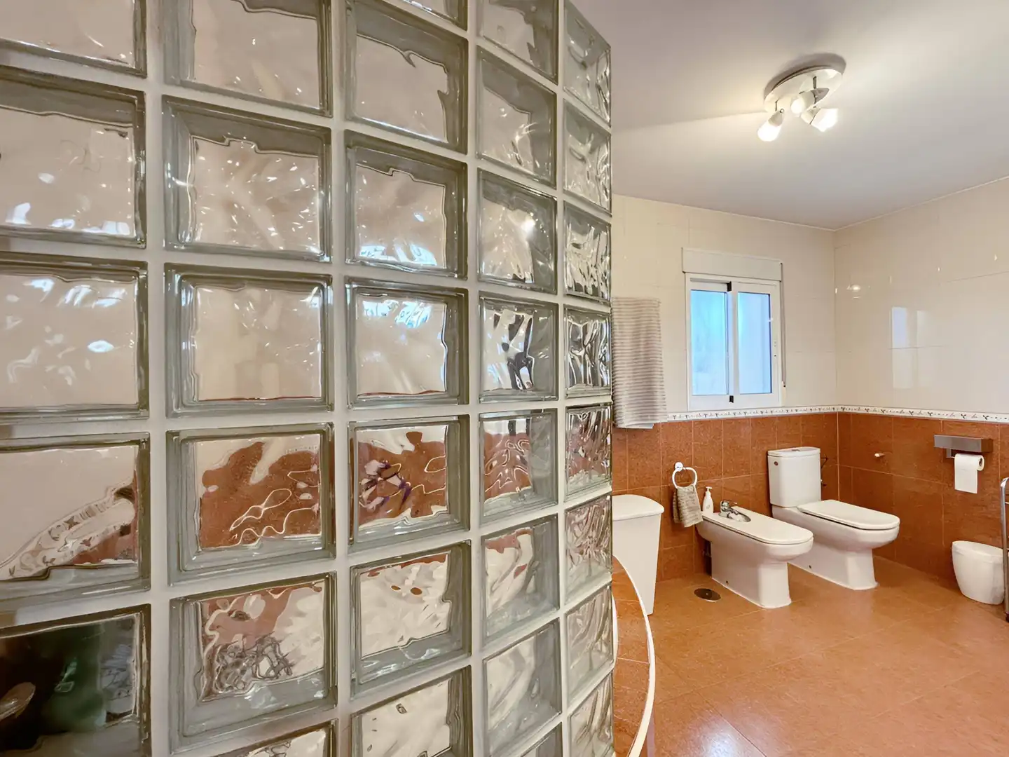 Baño de Casa o chalet en venta en Alicante / Alacant con Aire acondicionado, Jardín privado y Trastero