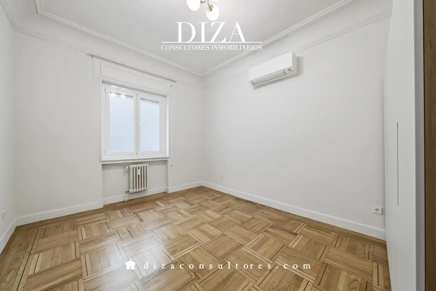 Dormitori de Pis de lloguer en Madrid amb Aire condicionat, Calefacció i Terrassa