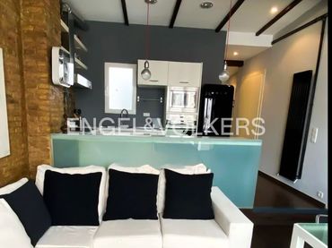 Flat with balcony to rent in L'Eixample