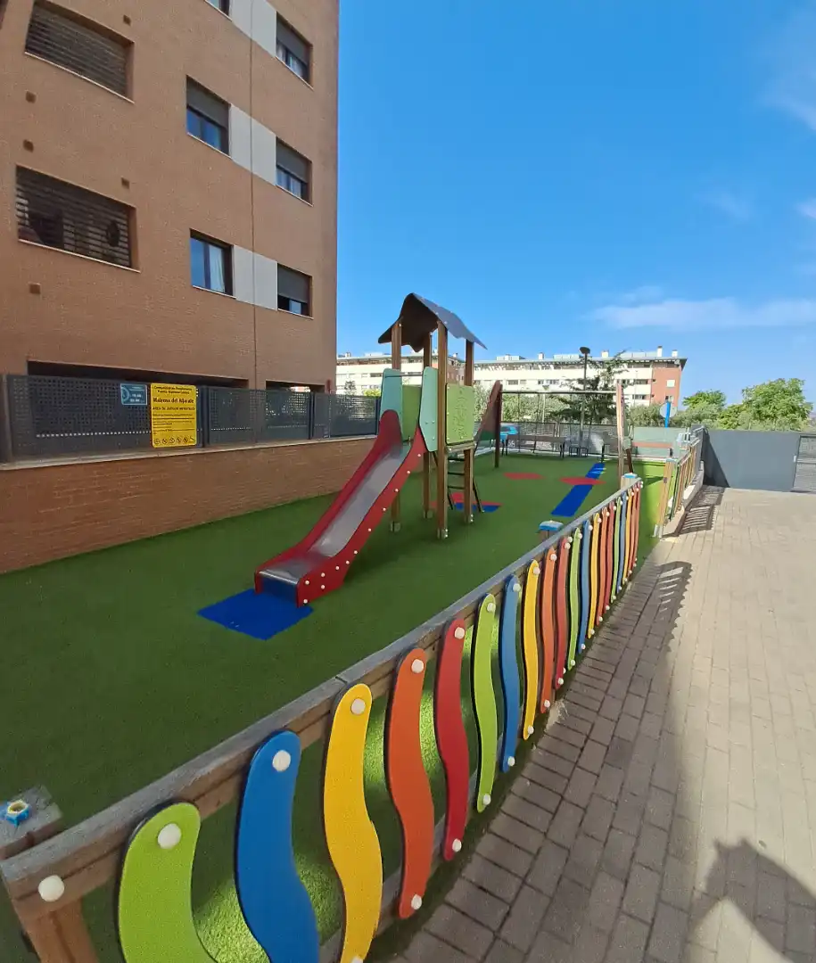 Exterior view of Flat for rent in Mairena del Aljarafe  with Air Conditioner and Community pool