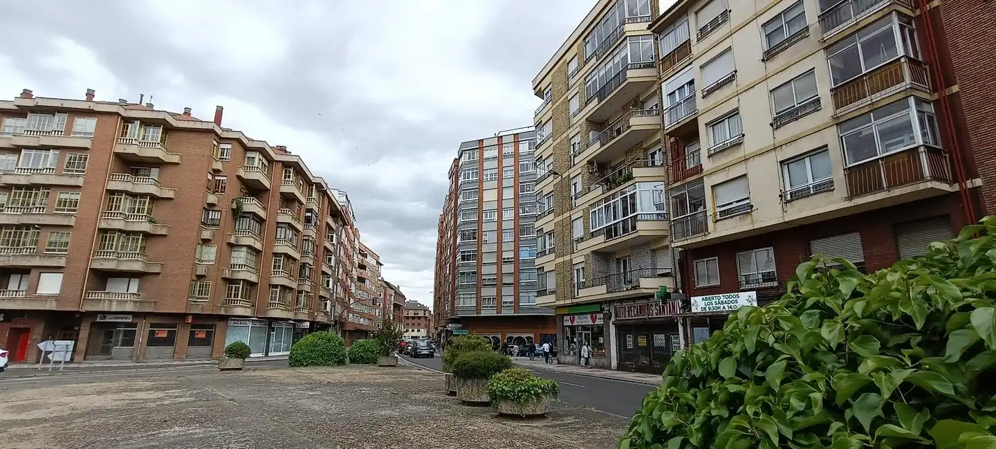 Exterior view of Flat for sale in León Capital   with Heating, Parquet flooring and Terrace