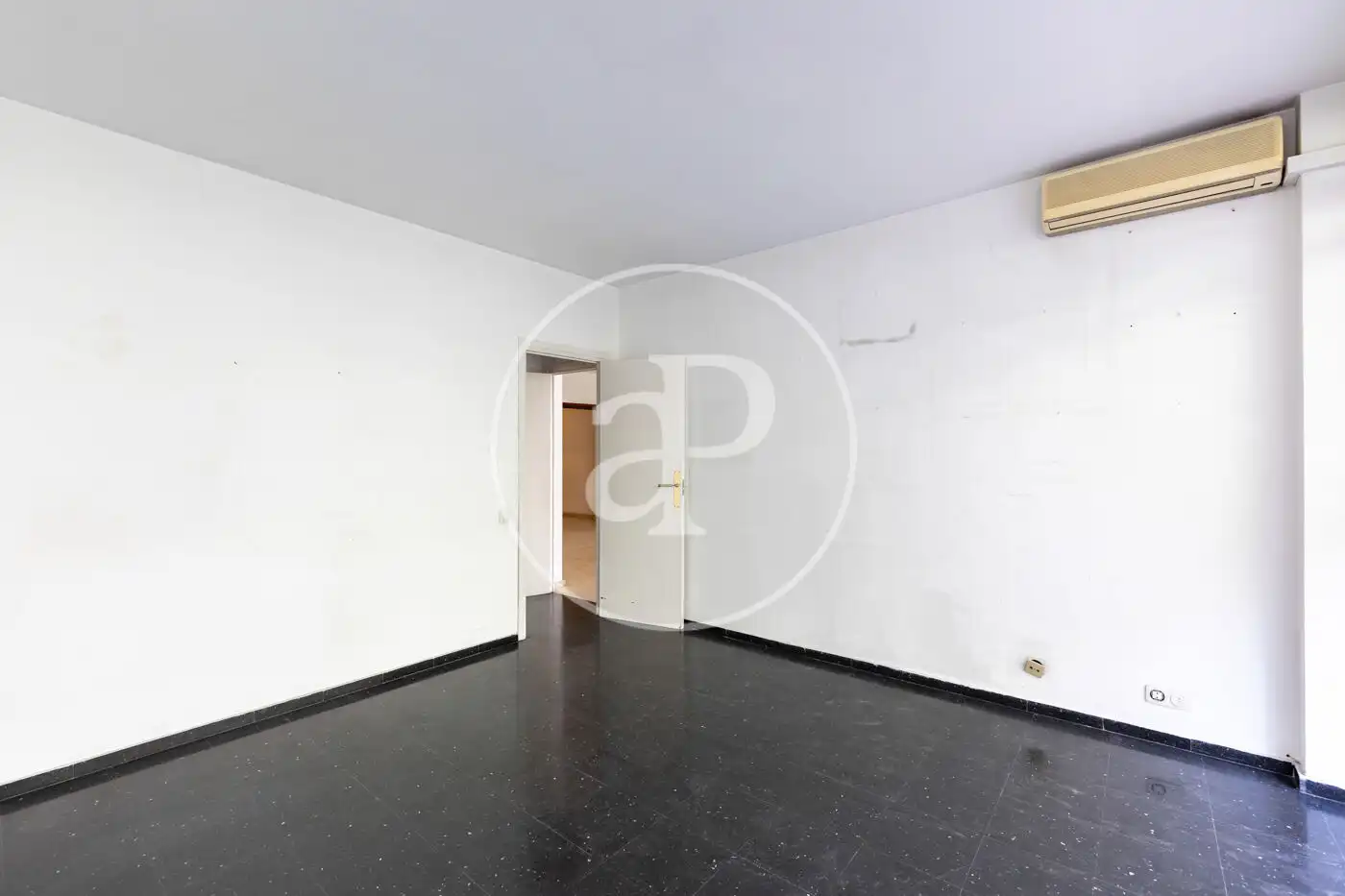 Piso en venta en Barcelona con Aire acondicionado, Calefacción y Balcón