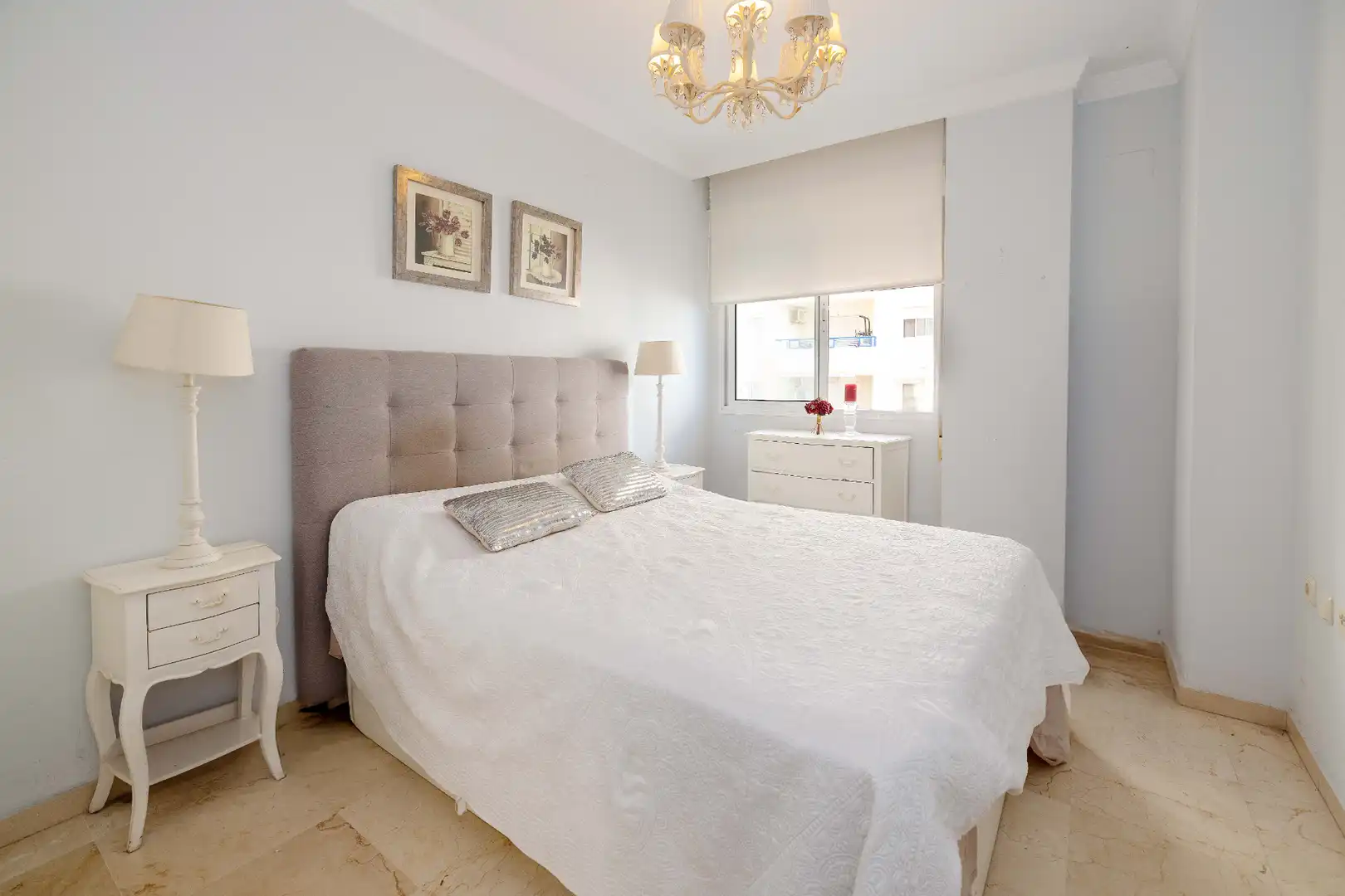 Dormitori de Pis en venda en Marbella amb Aire condicionat, Terrassa i Piscina comunitària