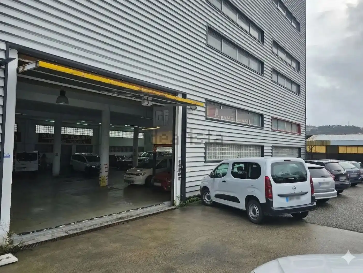 Parking de Nave industrial de alquiler en Vigo 