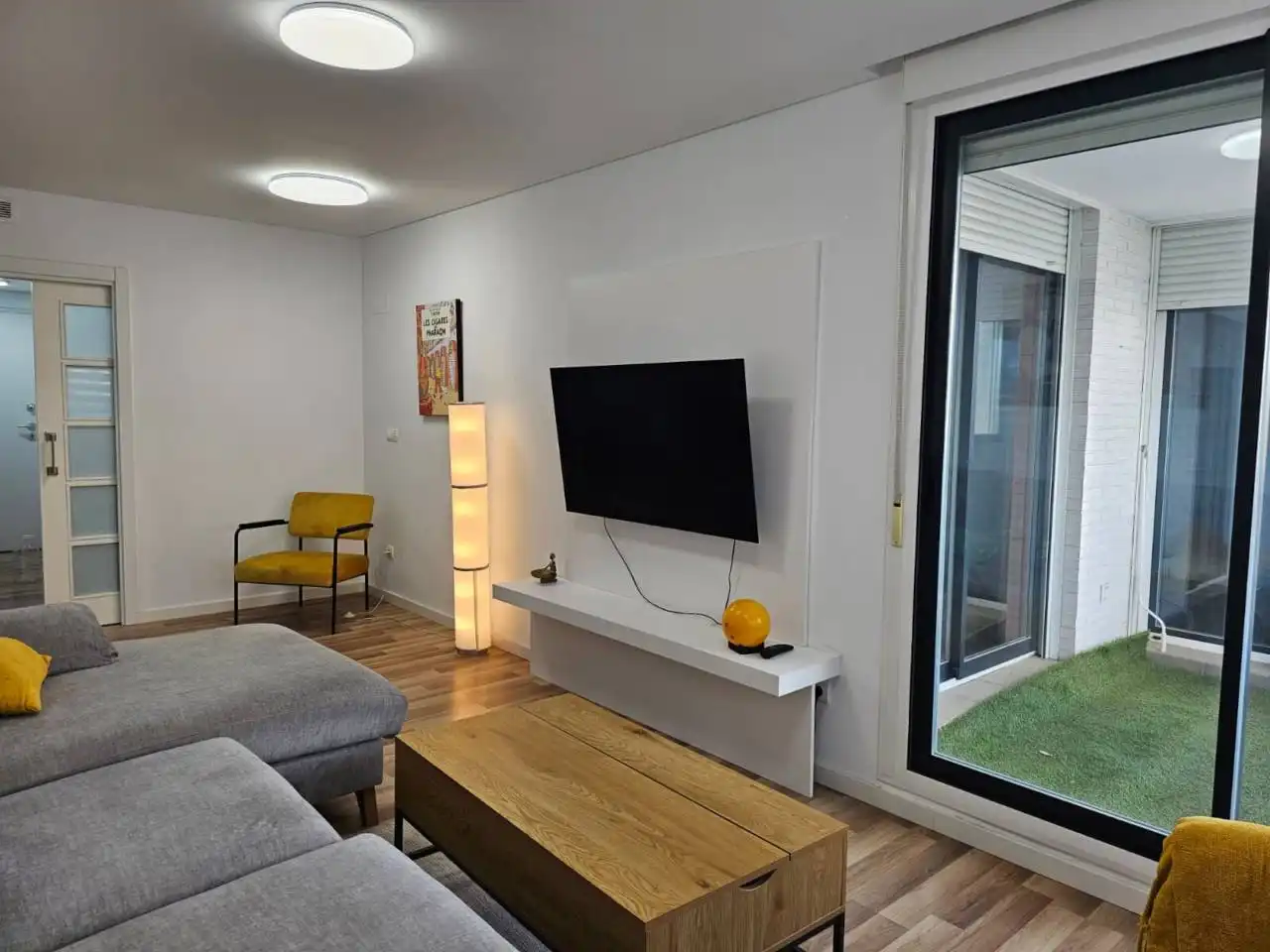 Living room of Flat for rent in Murcia  with Air Conditioner, Terrace and Furnished
