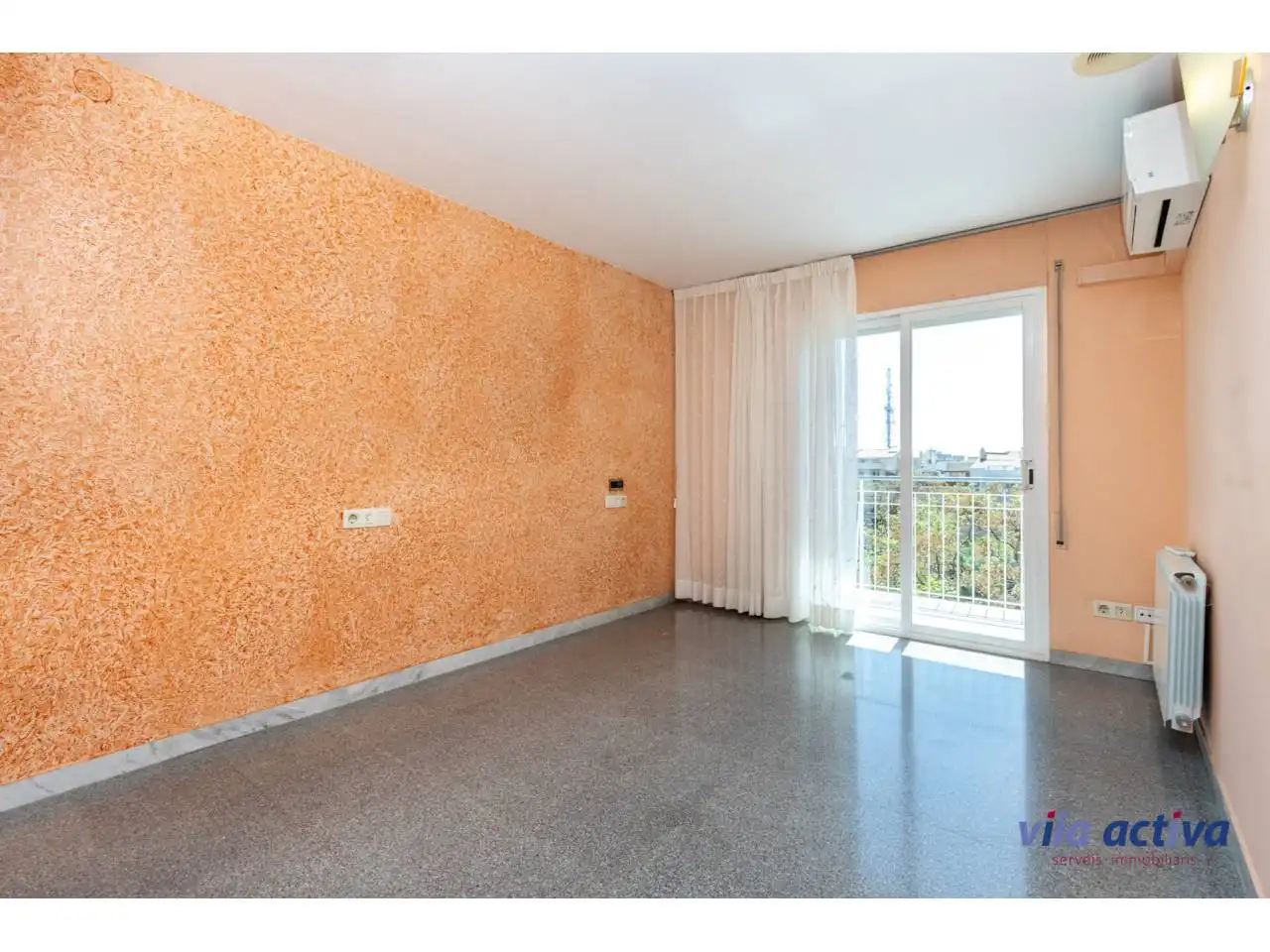 Habitación de Dúplex en venta en Terrassa con Aire acondicionado, Calefacción y Terraza